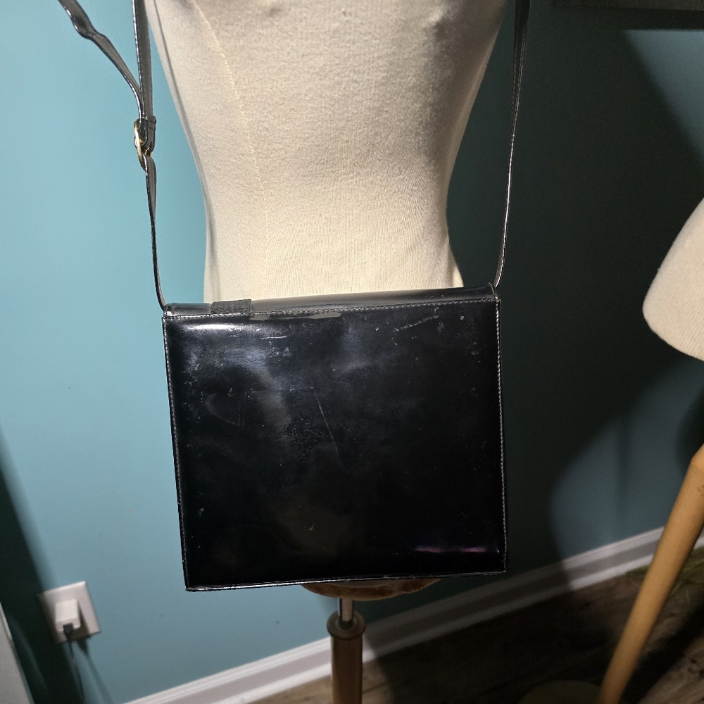 Elegant Salvatore Ferragamo Black Patent Leather Crossbody Bag - Picture 6 of 8